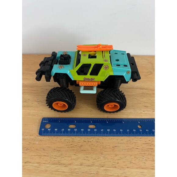 Vintage Scooby-Doo 1999 On Ski Vacation Friction Powered Car - Picture 7 of 9